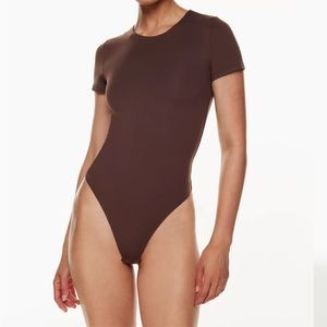 Aritzia Babaton Contour Crew Bodysuit